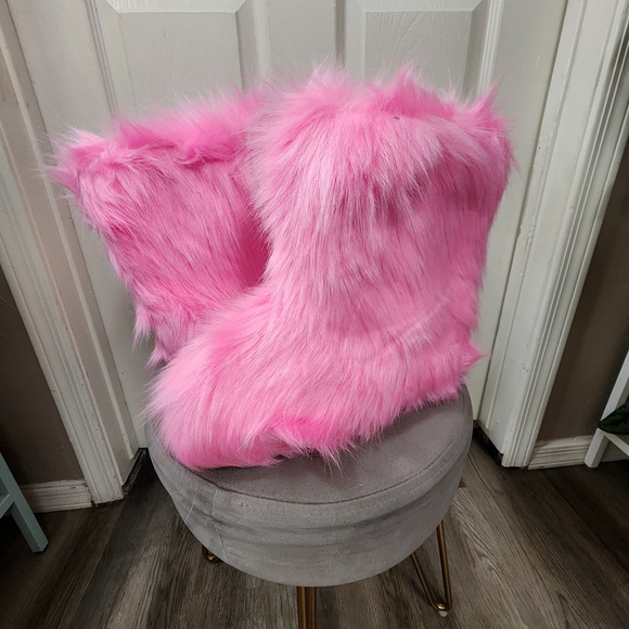 SHEIN Pink Furry Boots - Picture 3 of 7